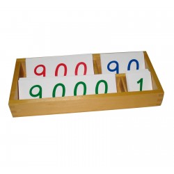 Małe papierowe liczby w pudełku (1-9000)