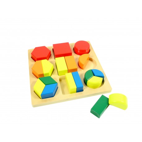 Taca z drewnianymi puzzlami geometrycznymi