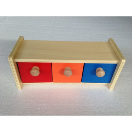 Kolorowe pudełko z pojemnikami